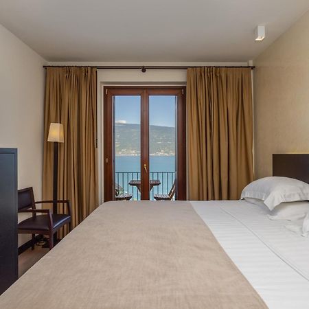 Hotel Meandro - Lake View Gargnano Exterior foto