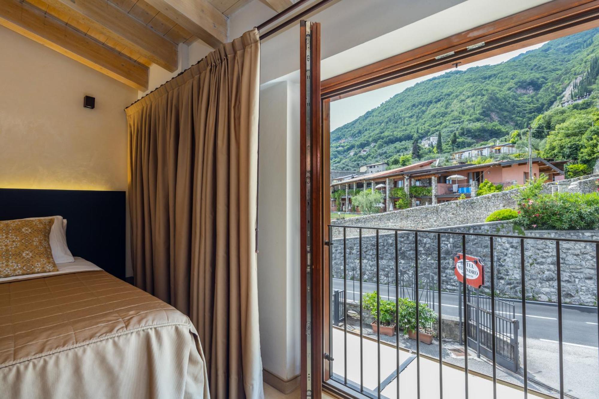 Hotel Meandro - Lake View Gargnano Habitación foto