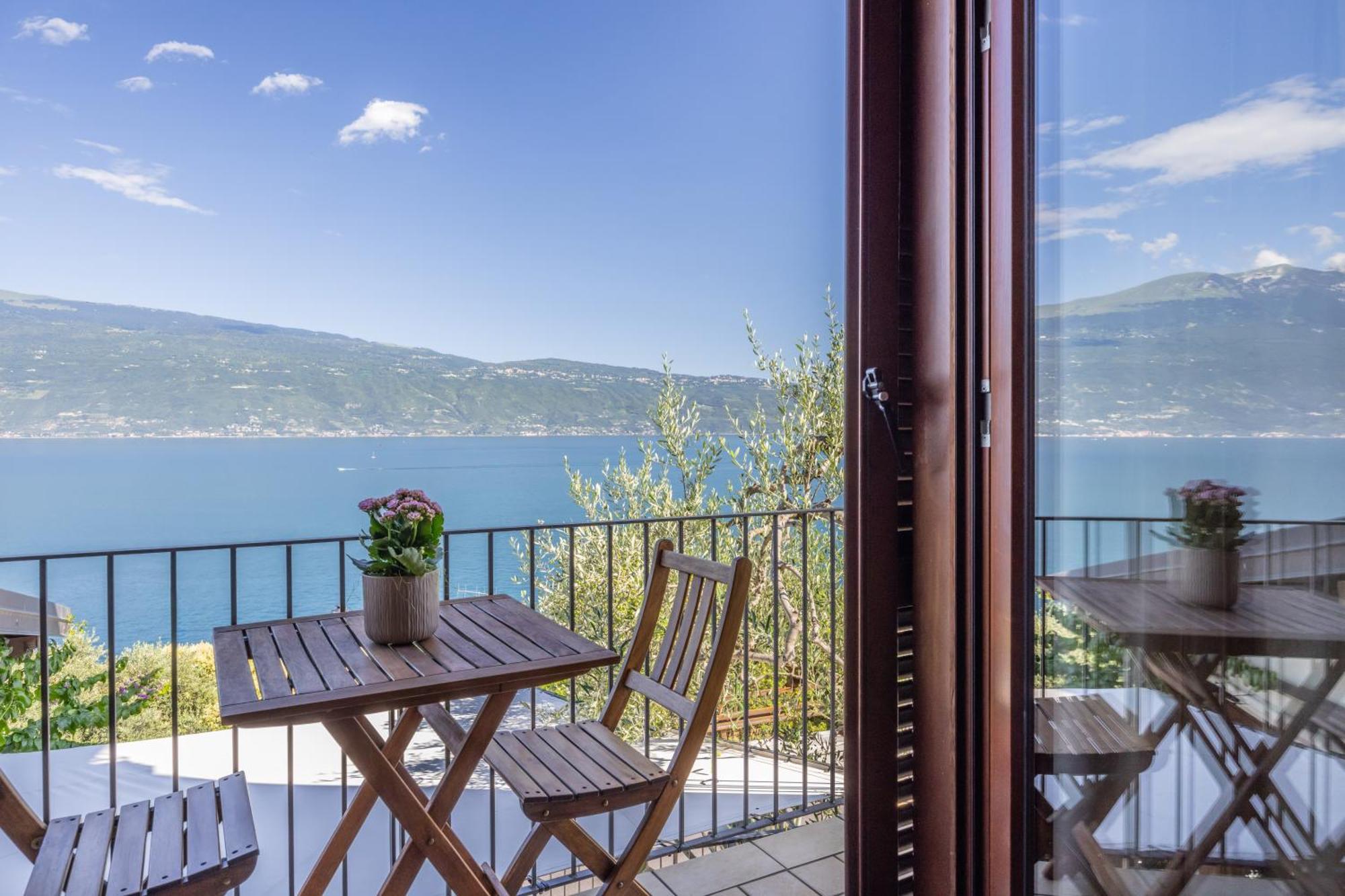 Hotel Meandro - Lake View Gargnano Exterior foto